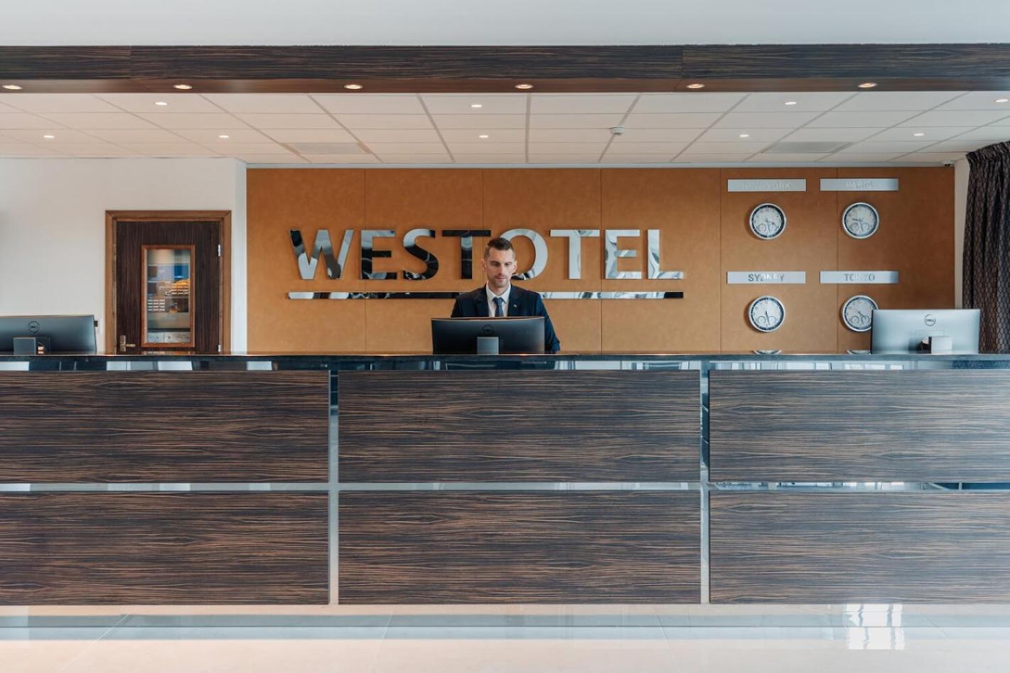Westotel Taverny - Paris Val-D'Oise エクステリア 写真